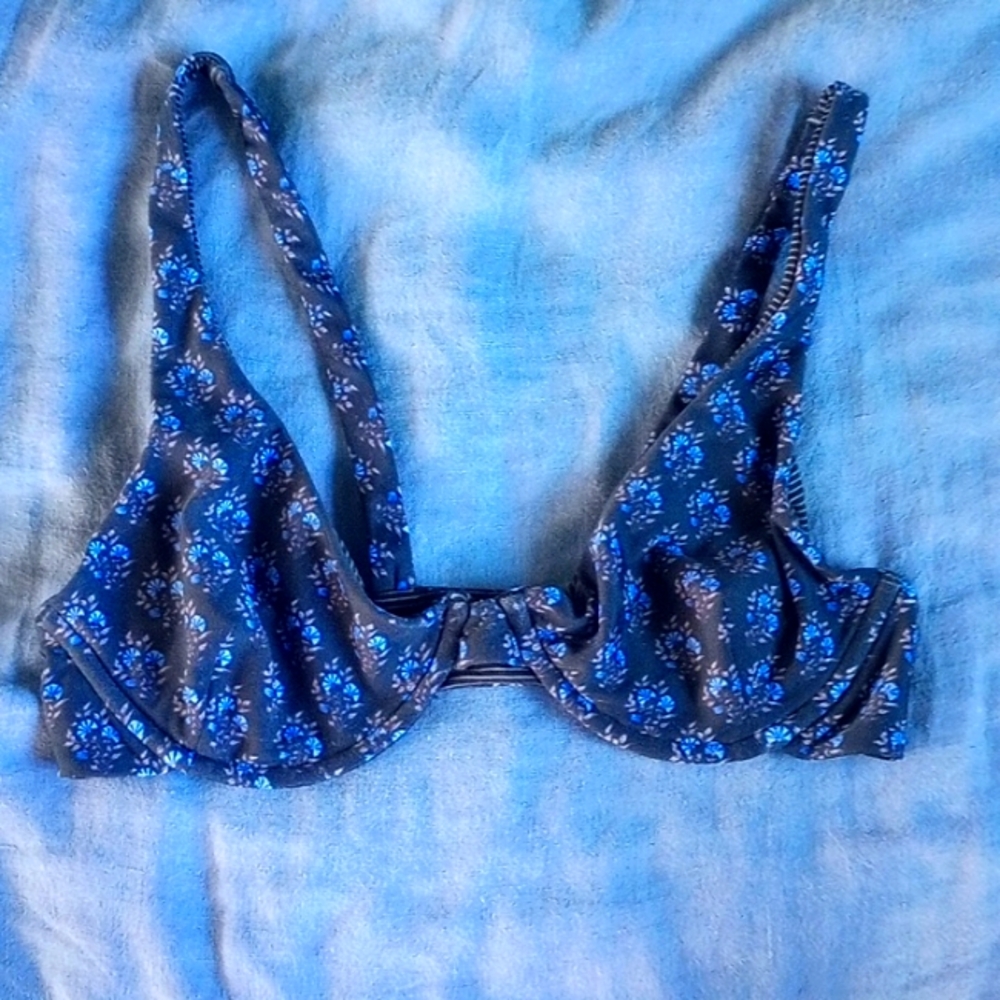 Acacia top